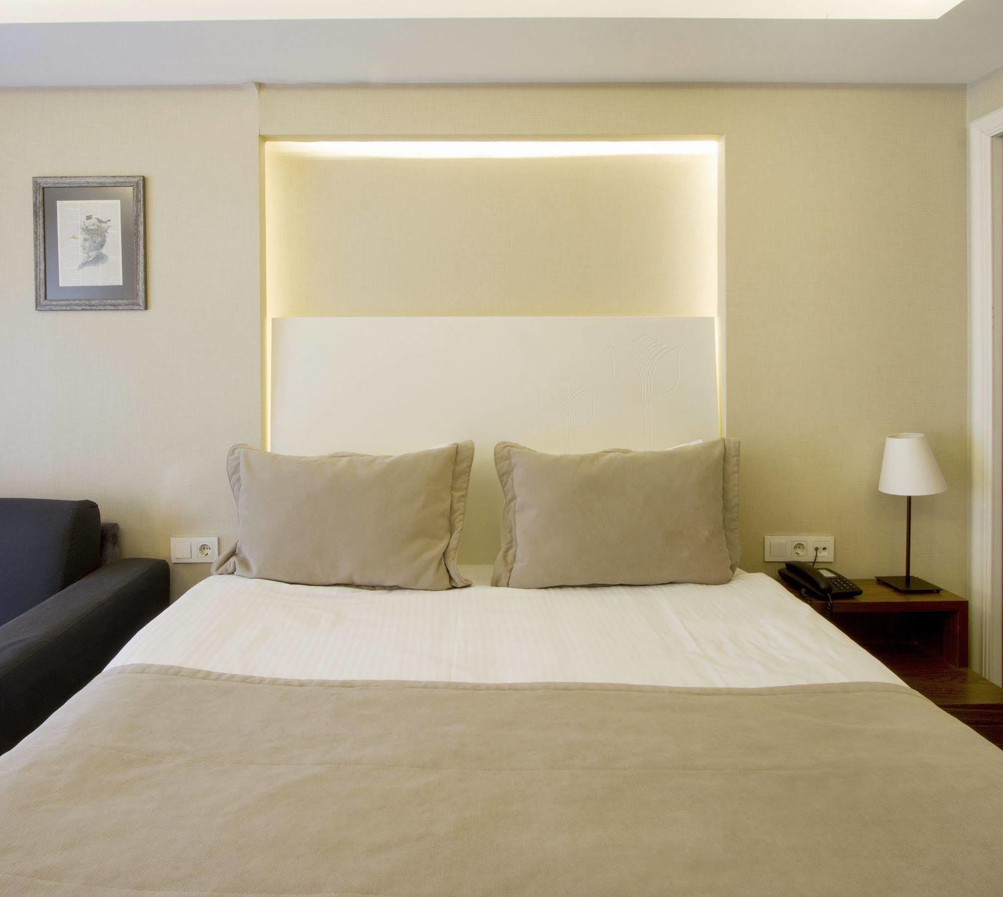 Aston Hotel Taksim Istanboel Buitenkant foto