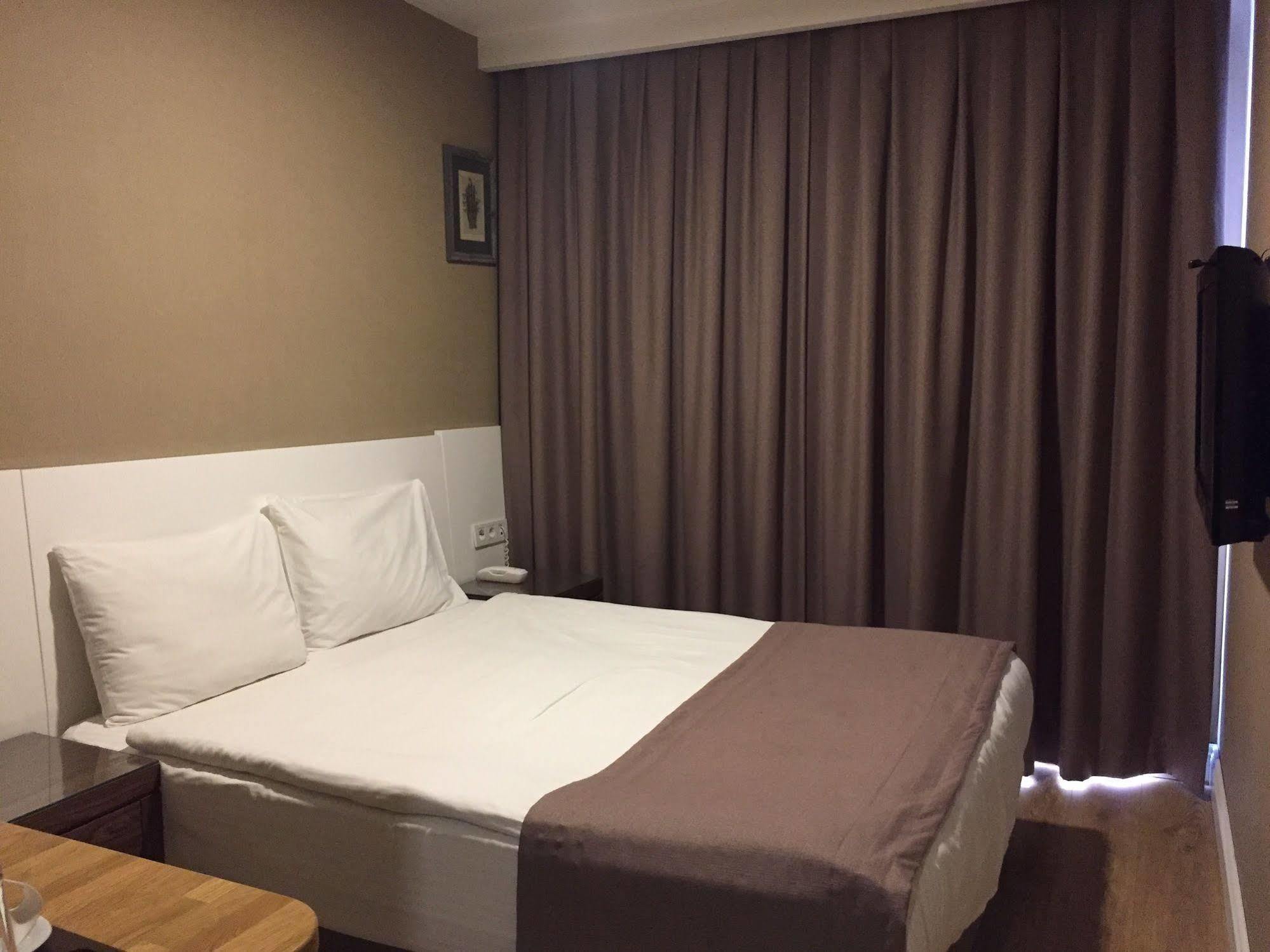 Aston Hotel Taksim Istanboel Buitenkant foto