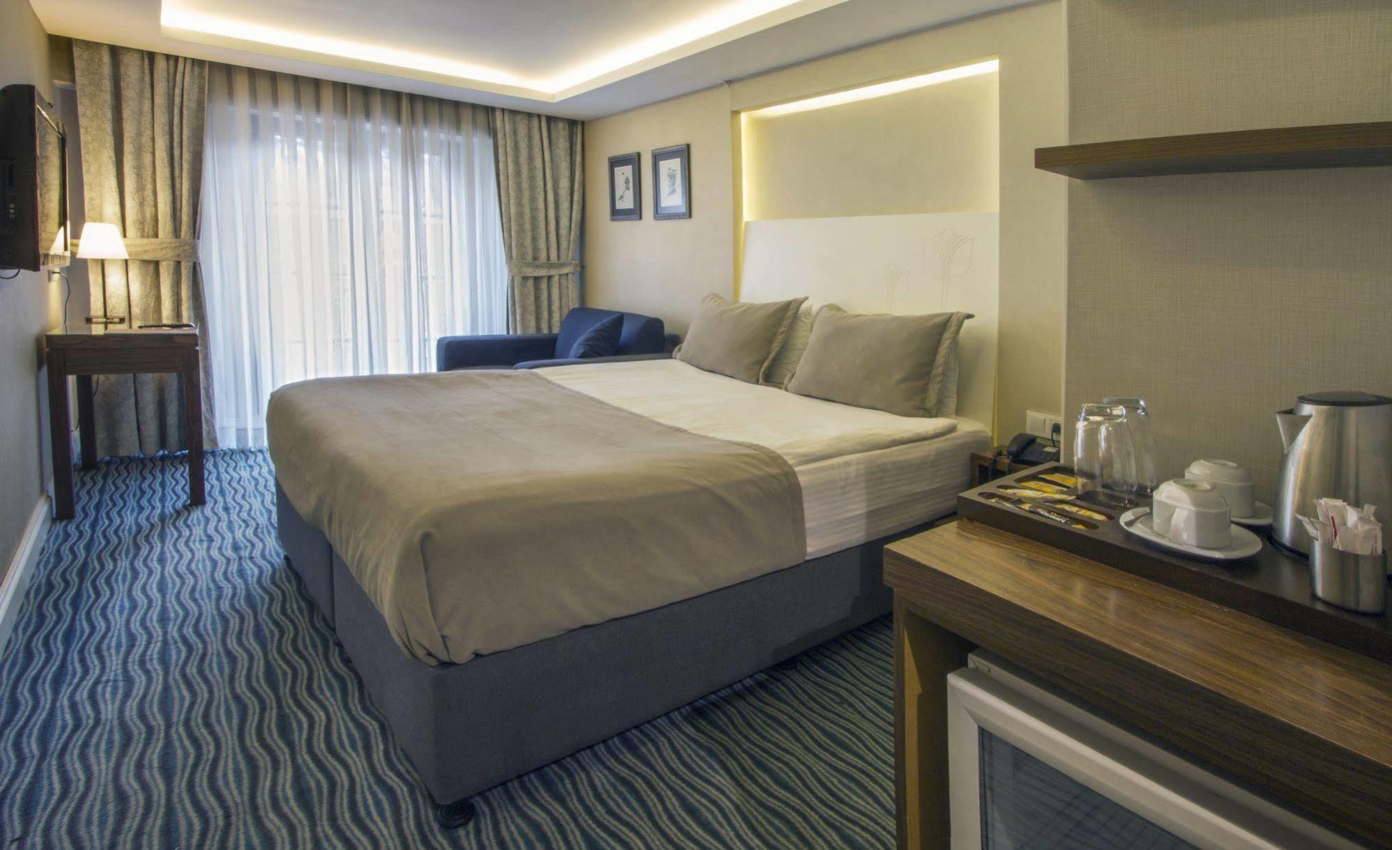 Aston Hotel Taksim Istanboel Buitenkant foto